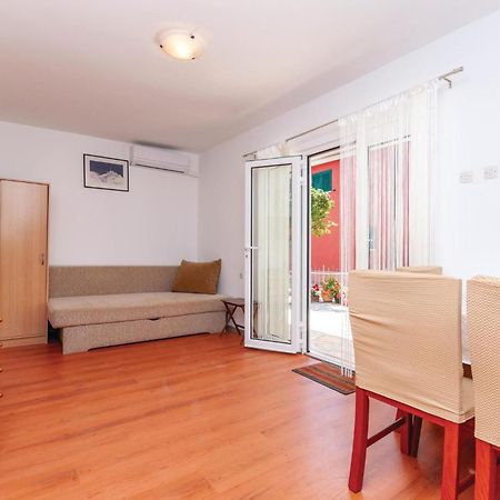 Beautiful Apartment In Jadrija With Kitchen 외부 사진